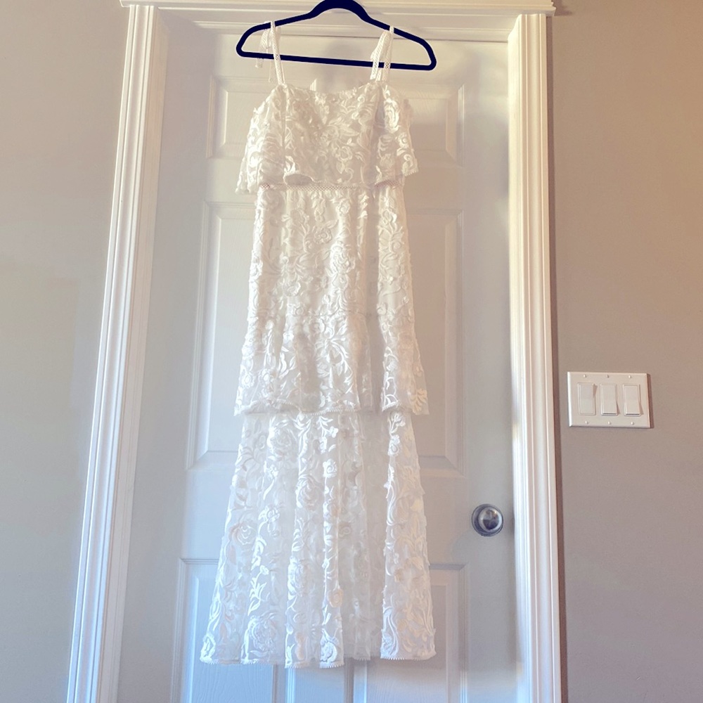 Beautiful white dress from Monique Lhuillier